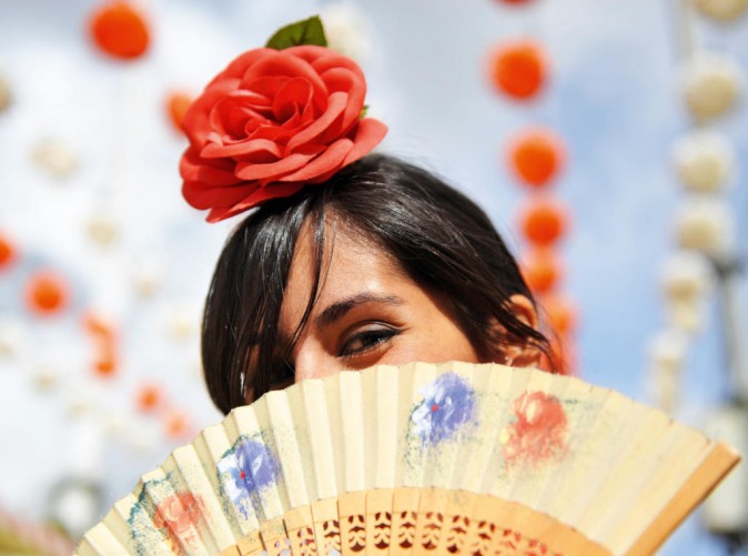 025_Andalusien Frau Fächer - joserpizarro fotolia - Lernidee Reisen - Schoene Aussichten Touristik